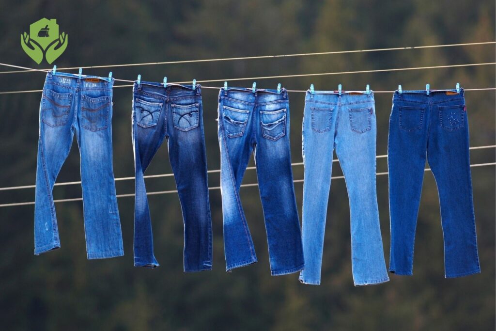 Cách Giặt Ủi Quần Jean Không Bị Phai Màu Đơn Giản Ai Cũng Làm Được